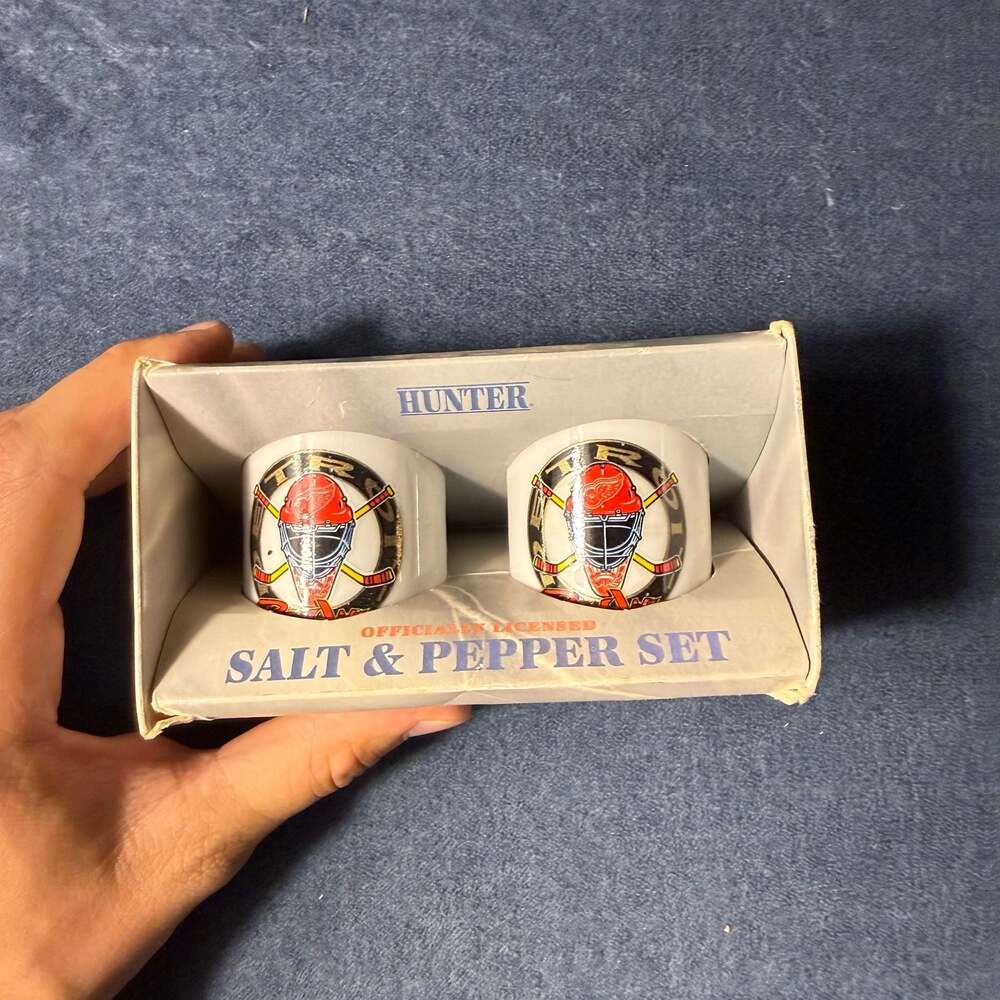 Vintage Detroit Red Wings NHL Ceramic Salt & Pepper Shaker Set